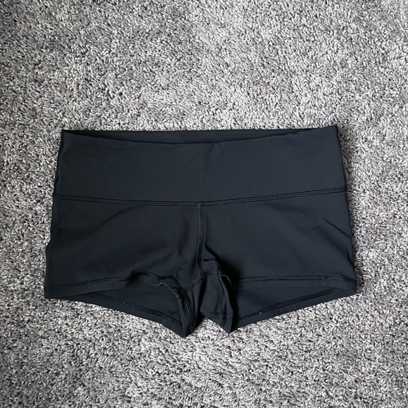 LULU LEMON | Shorts - Picture 2 of 8